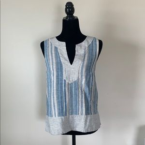 Sleeveless cotton tunic.